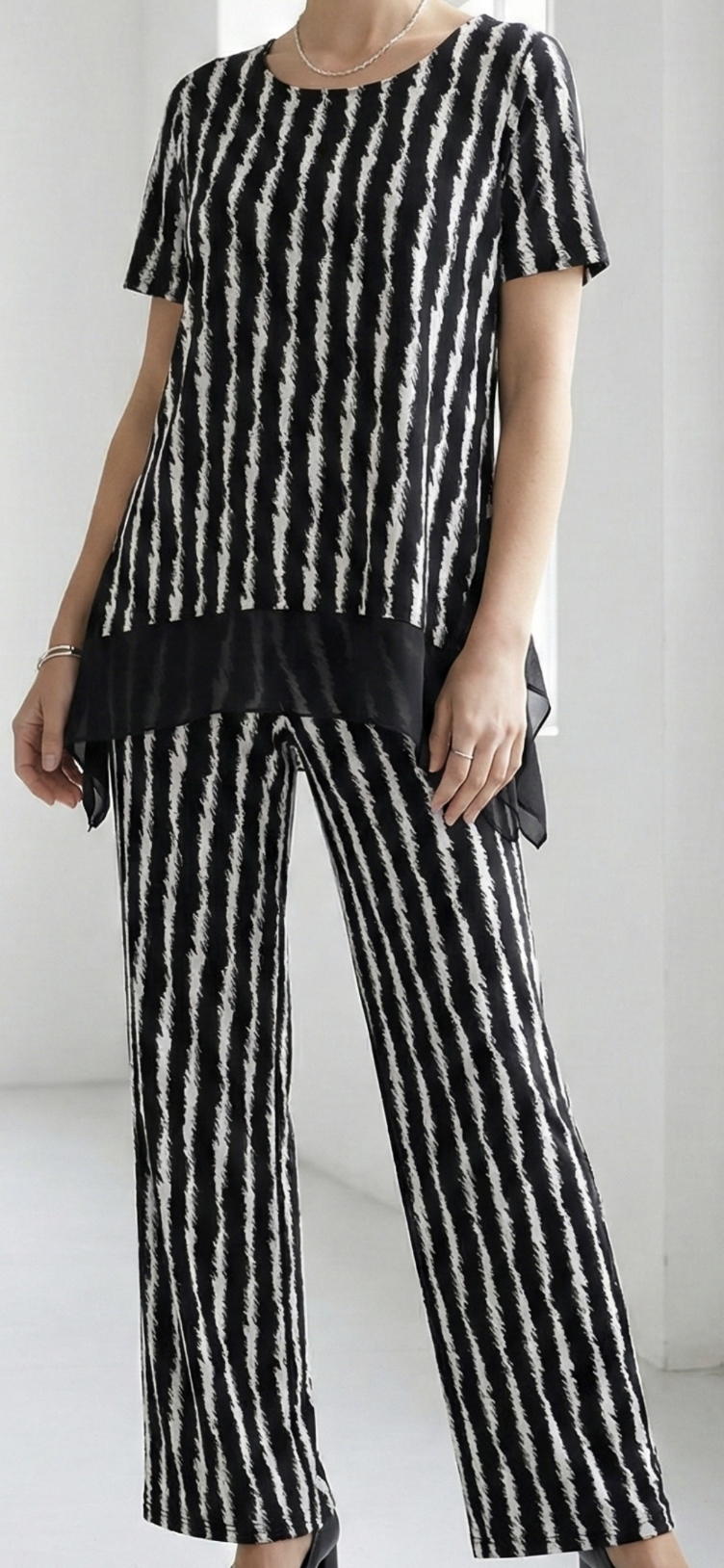 Set Short-sleeves blouse and trousers