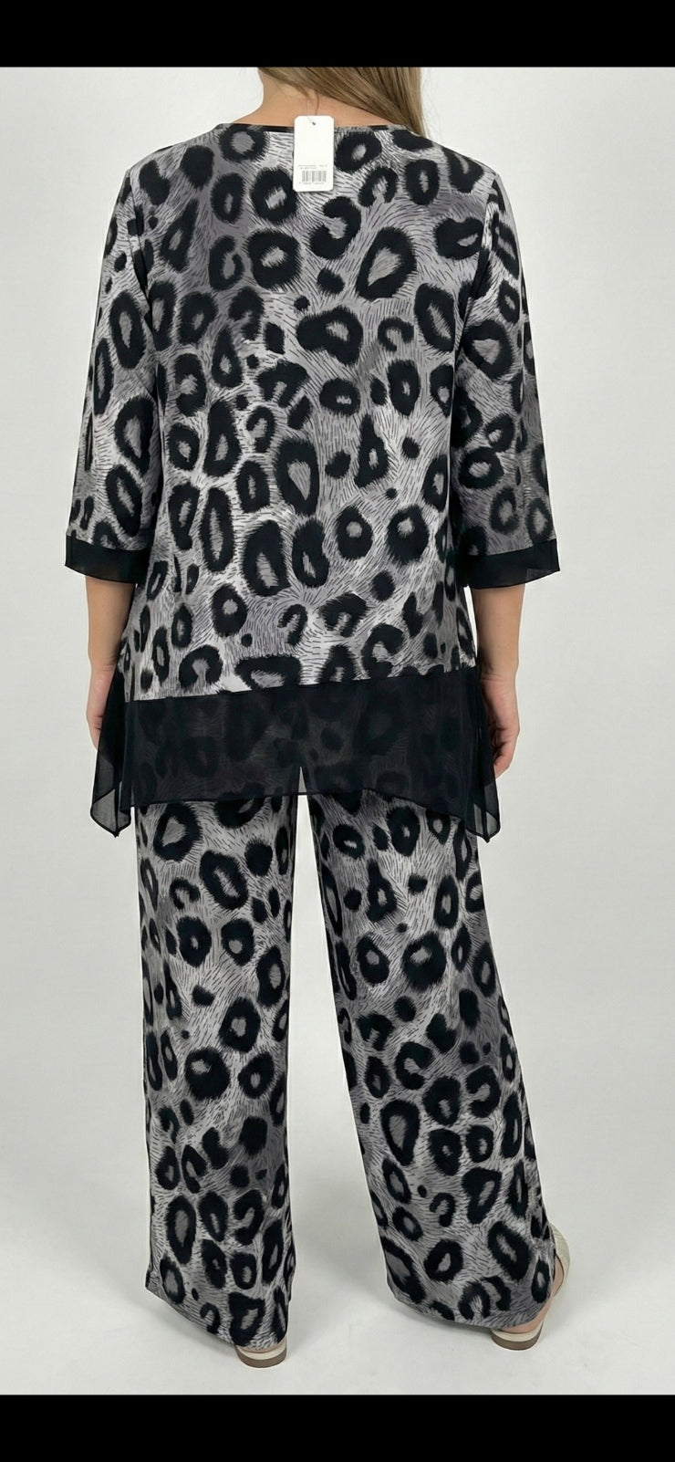 Set Short-sleeves blouse and trousers