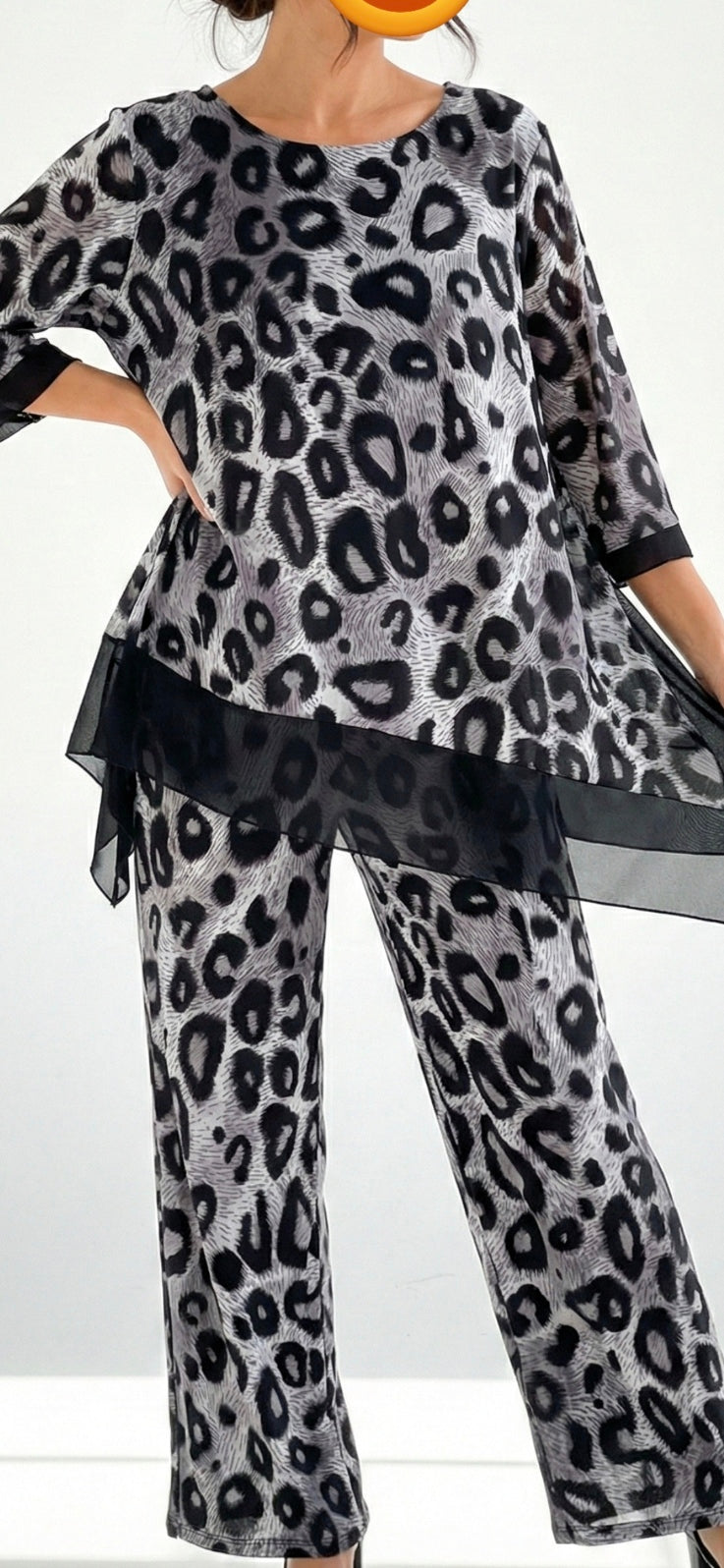 Set Short-sleeves blouse and trousers