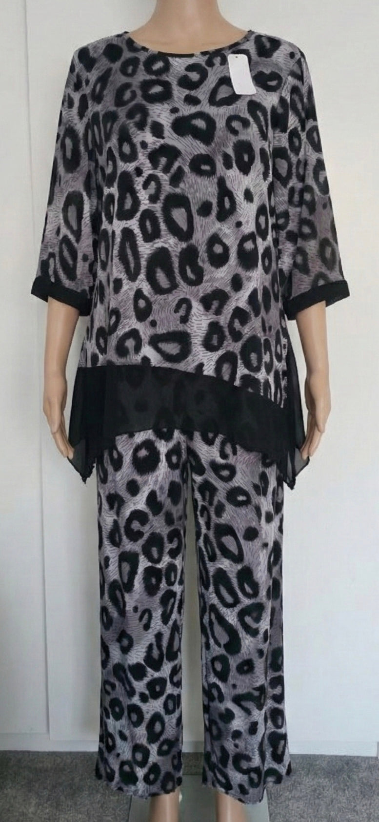 Set Short-sleeves blouse and trousers