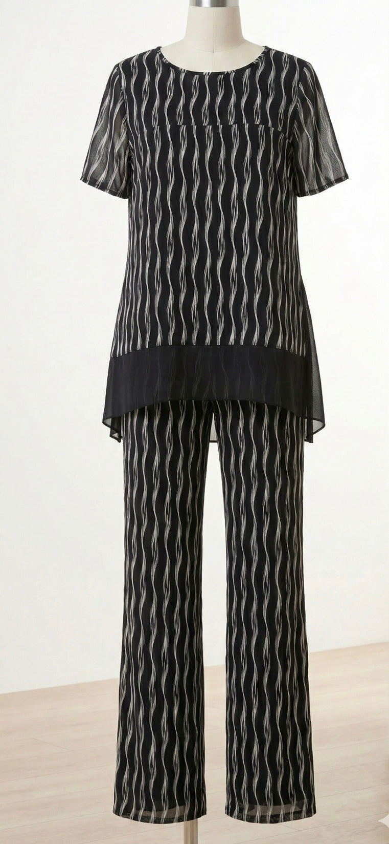 Set Short-sleeves blouse and trousers